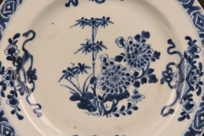 Chine XVIIIe. Assiette bleu blanc de chine.
Diam...