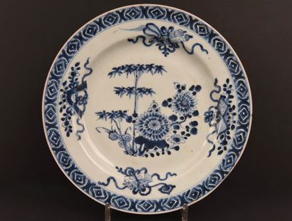 Chine XVIIIe. Assiette bleu blanc.
Diam ...