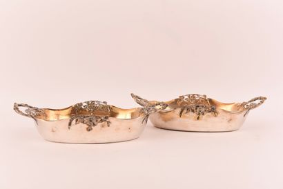 Métal argenté. Deux petites coupes art nouveau
Dimensions...