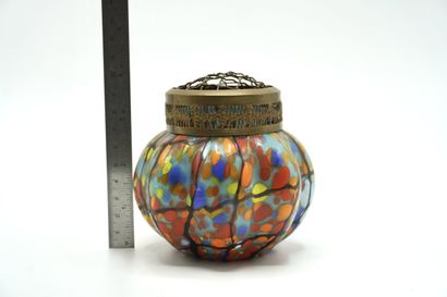 PIQUE FLEURS 060. (Petit) en verre. Moucheté...
