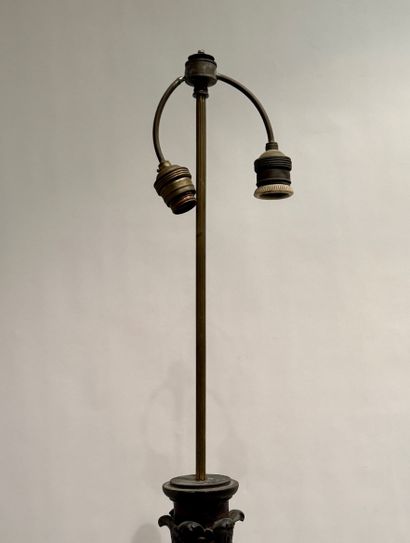 Pied de lampadaire en bois années 1940-50.
En...