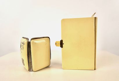 Coffret comprenant un recueil de prières...