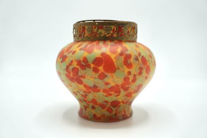 Verre de Bohême. PIQUE FLEURS 065. En verre....