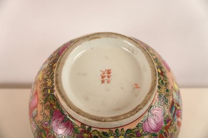 Chine fin du XIXe. Plat avec un décor de...