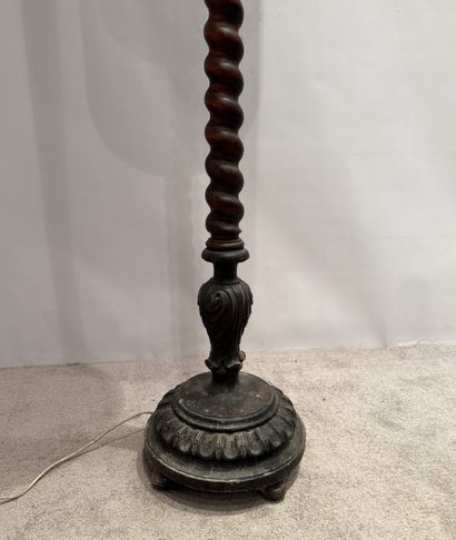 Pied de lampadaire en bois années 1940-50.
En...