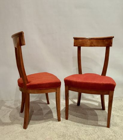 Epoque Empire. Paire de chaises en merisier....