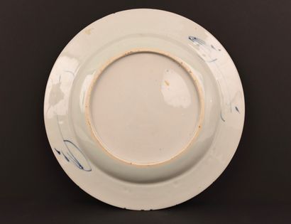 Chine XVIIIe. Assiette bleu blanc de chine.
Diam...