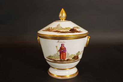 Epoque Empire. Service à café en porcelaine....