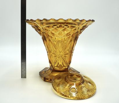 Art-déco. PIQUE FLEURS 117. Verre soufflé...