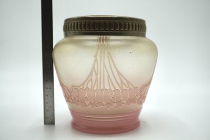 PIQUE FLEURS 115. Art Déco. Verre dégagé...