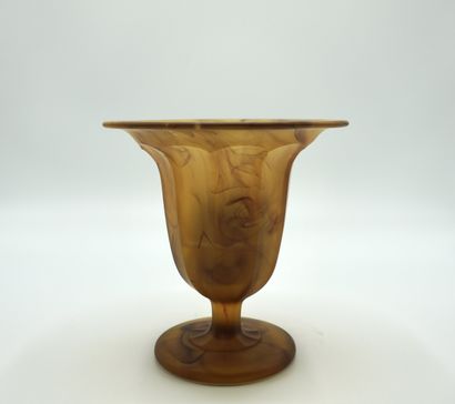 Art-déco.PIQUE FLEURS 116. Forme d'une vasque...