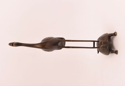 Porte montre en bronze, époque 1900 représentant...