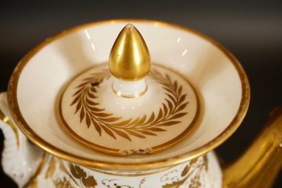 Epoque Empire. Service à café en porcelaine....