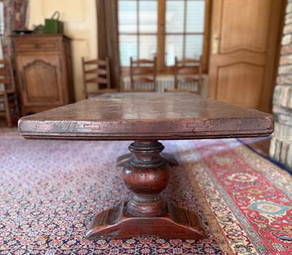 Table basse ou table de salon en chêne .
Modèle...