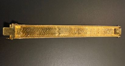 Bracelet en or jaune 750/°°°.
Maille chevron.
Or...