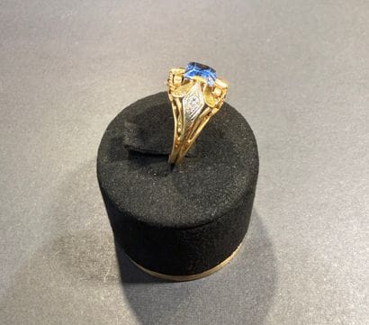 Bague en or jaune 750/°°°.
Motif floral.
Poids...
