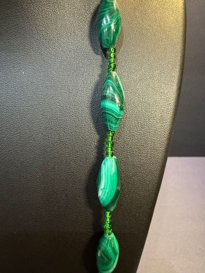 Collier en malachite sans fermoir, forme...
