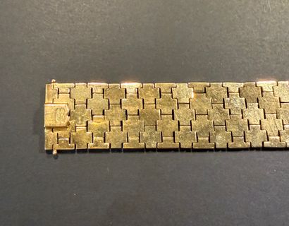 Large bracelet en or jaune 750/°°° .
Poids...