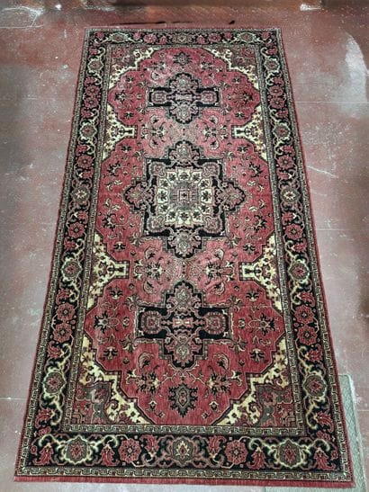 Tapis persan moderne.
Dimensions : 275 x...
