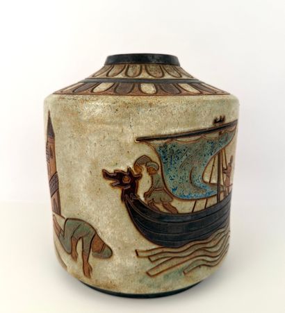 DUBOIS. Inv 26004 / 64
Signé. N°A1B Vase...