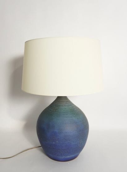 LUDOVIC. Grand pied de lampe bleu. Haut....