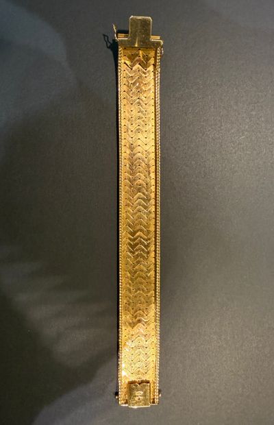 Bracelet en or jaune 750/°°°.
Maille chevron.
Or...