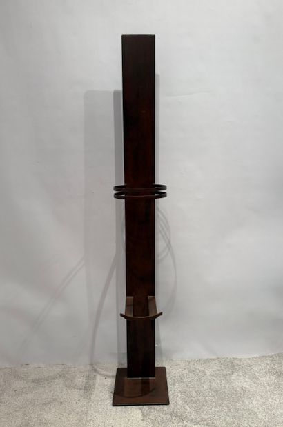 Socle en bronze à patine brune, un support...