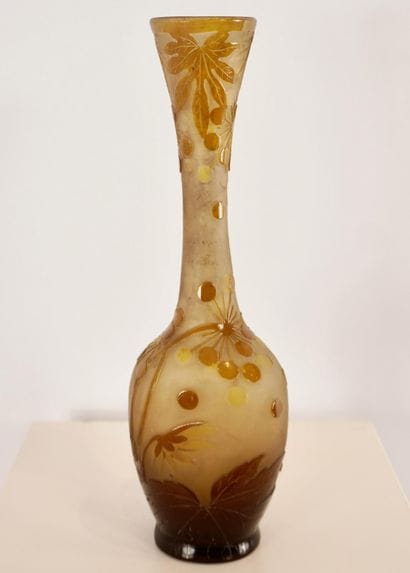 Emile GALLE (1846-1904). Ampelopsis vase....