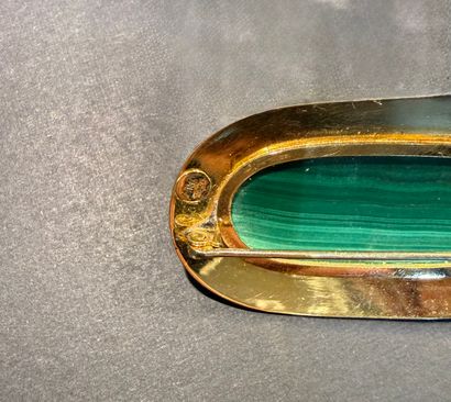 Broche en or et malachite, poids de la pierre...