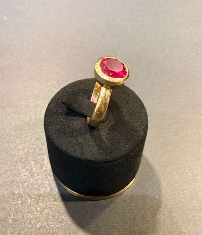 Bague en or jaune 750/°°°.
Elle est sertie...