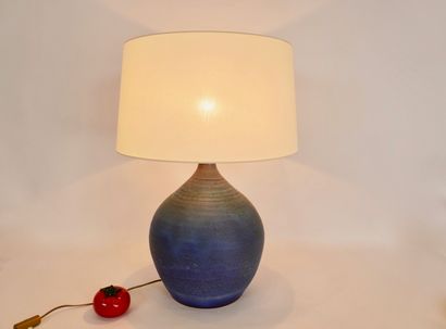 LUDOVIC. Grand pied de lampe bleu. Haut....