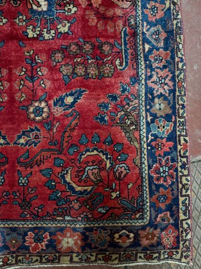 Tapis Persan Sarouk ? Motifs de fleurs.
Fait...