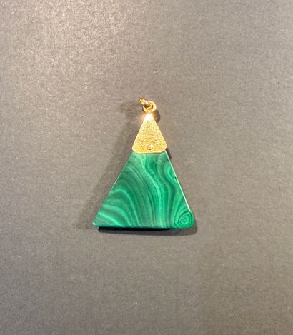 Pendentif en or et malachite. 
Poids des...