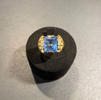 Bague en or jaune 750/°°°.
Elle est sertie...
