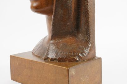 MATEU. Sculpture en bois représentant un...
