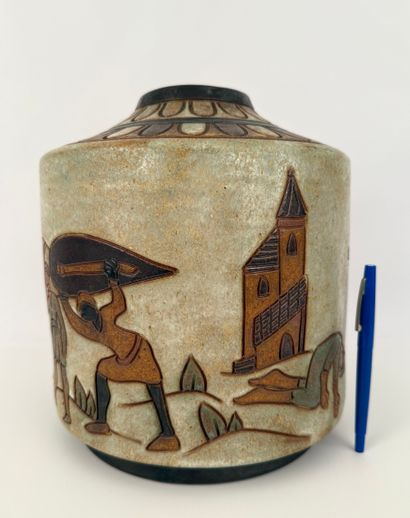 DUBOIS. Inv 26004 / 64
Signé. N°A1B Vase...