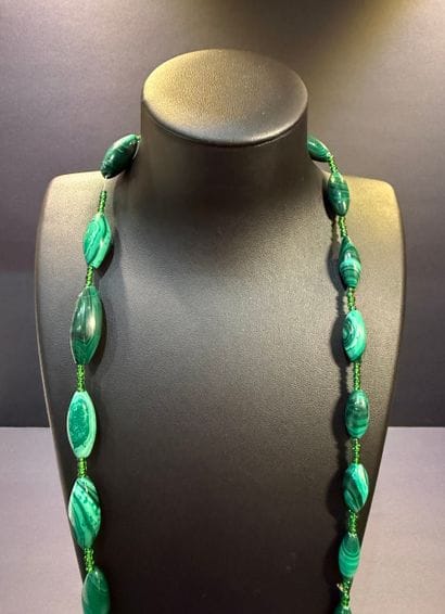 Collier en malachite sans fermoir, forme...