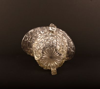 Panier en verre pincé.