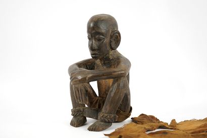 Sculpture Africaine. Chasseur assis, Dogon....