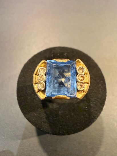 Bague en or jaune 750/°°°.
Elle est sertie...