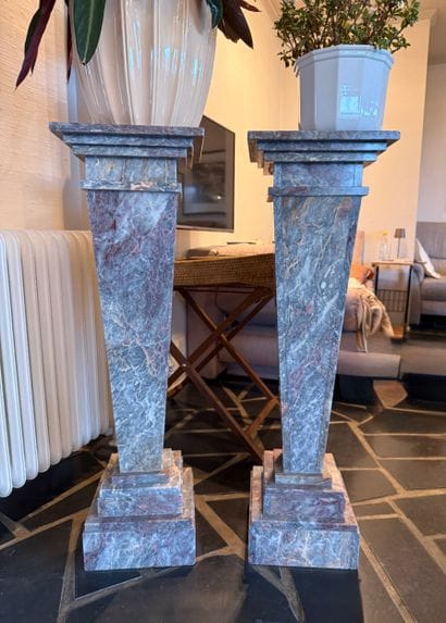 2 colonnes en marbre
Dim : H 99 - Socle 26cm...