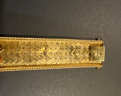 Bracelet en or jaune 750/°°°.
Maille chevron.
Or...
