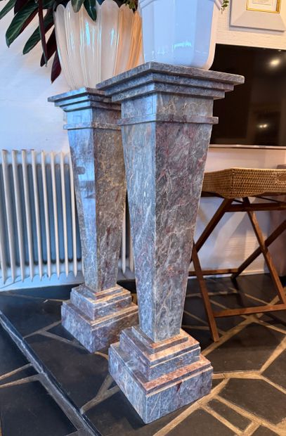 2 colonnes en marbre
Dim : H 99 - Socle 26cm...