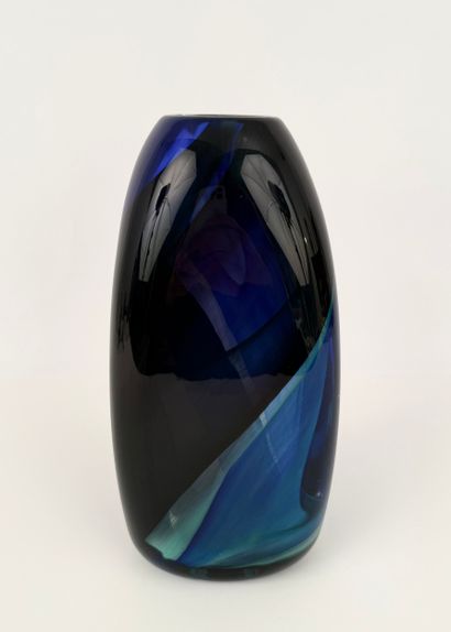 KOSTA BODA. N° 92210. Signé Anna Ehrner
Vase...