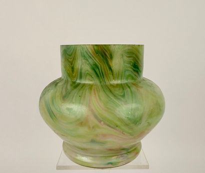 PIQUE FLEURS en verre irisé vert. Inv 26004...