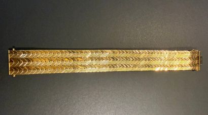 Bracelet en or jaune 750/°°°.
Maille chevron.
Or...
