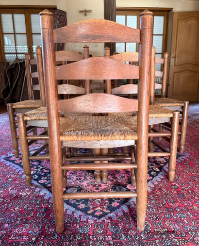 6 chaises en chène fond paillé. Dans l'esprit...