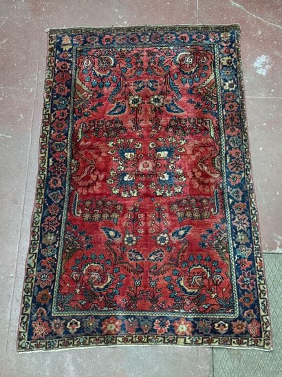 Tapis Persan Sarouk ? Motifs de fleurs.
Fait...