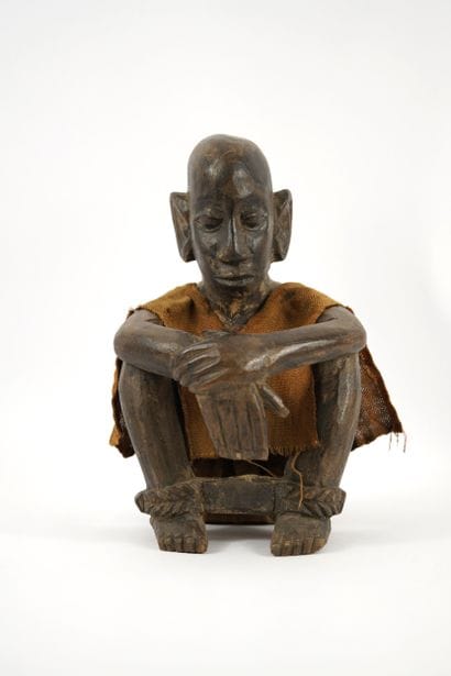 Sculpture Africaine. Chasseur assis, Dogon....
