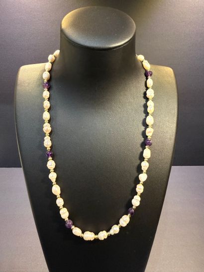 Collier et bracelet en perles ovales difformes...